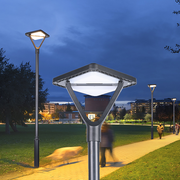 Decorative Landscape IP65 Waterproof Solar Outdoor Pole Garden Courtyard High Mast Light Pole Lamp(PVSL-2403)
