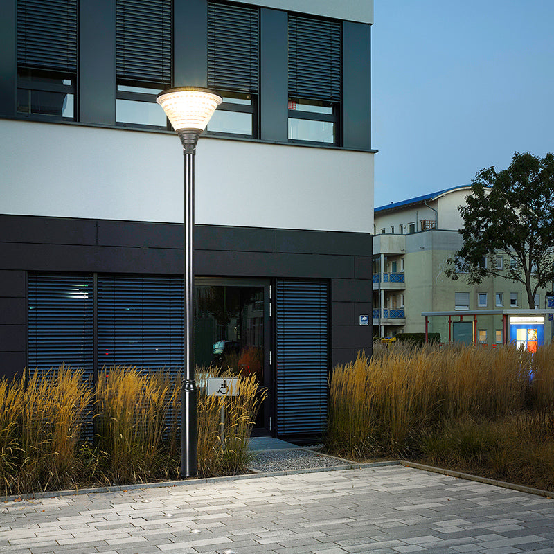 Decorative Landscape IP65 Waterproof Solar Outdoor Pole Garden Courtyard High Mast Light Pole Lamp(PVSL-2001)